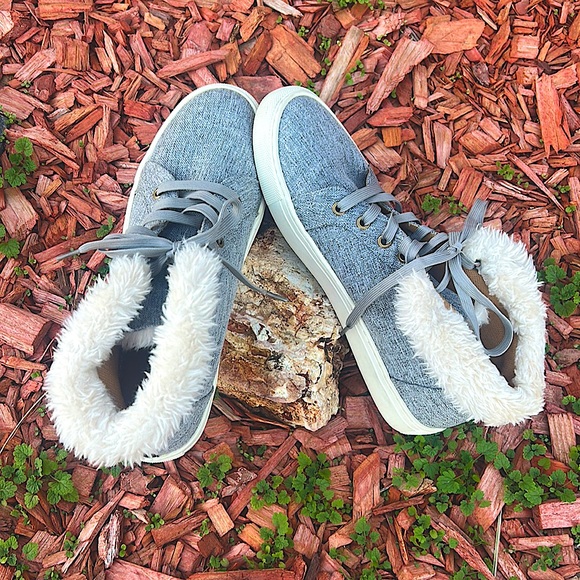 Boutique by Corky’s Ladies 10 Templin Lace up Gray Fur Casual Shoe - Picture 1 of 12